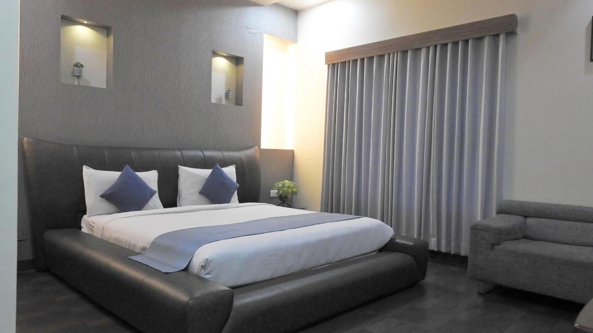 Hotel Sai Miracle Shirdi Exteriör bild