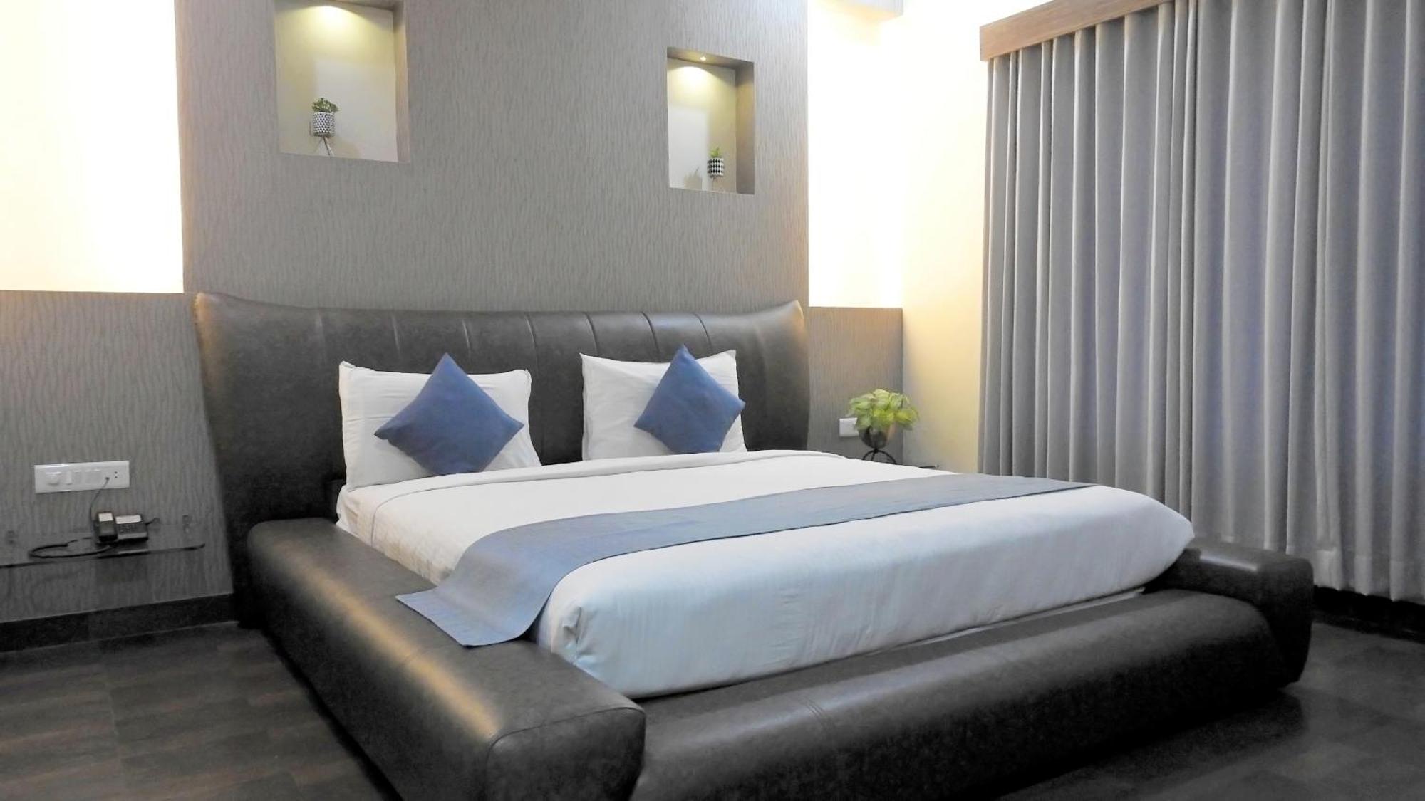 Hotel Sai Miracle Shirdi Exteriör bild