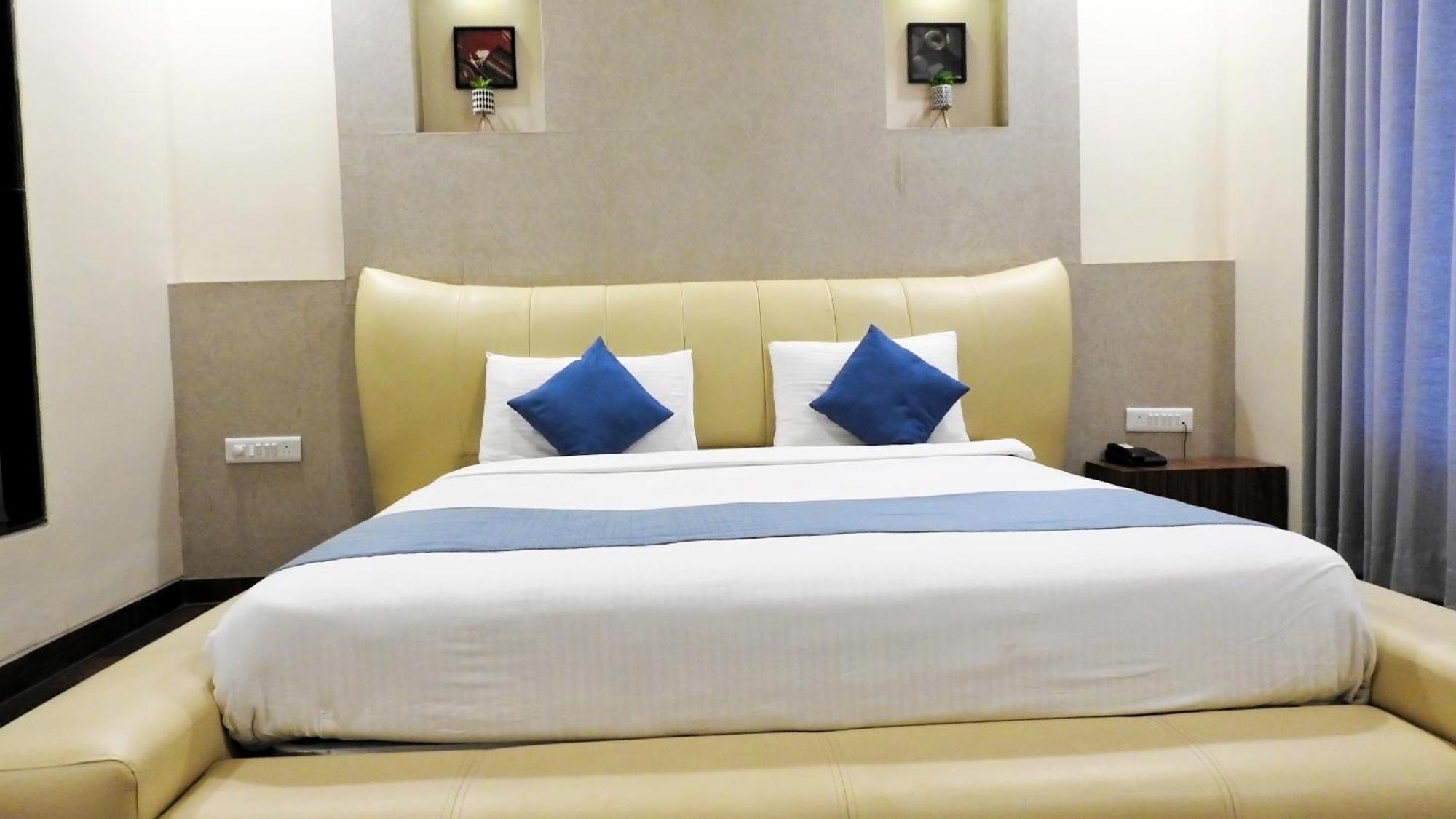 Hotel Sai Miracle Shirdi Exteriör bild