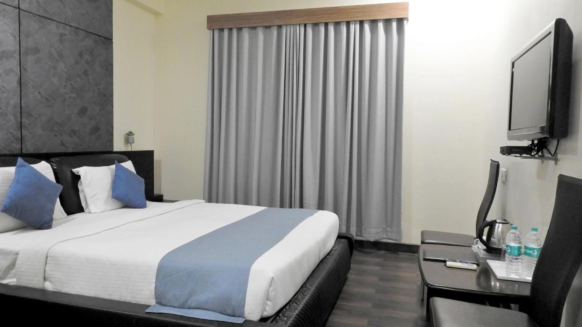 Hotel Sai Miracle Shirdi Exteriör bild