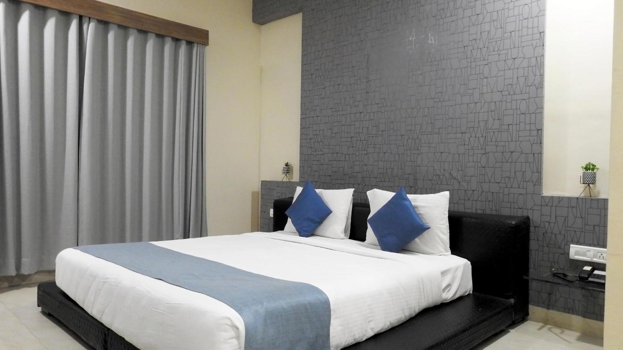Hotel Sai Miracle Shirdi Exteriör bild