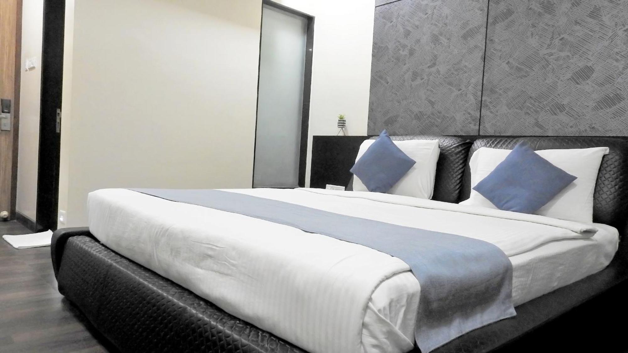 Hotel Sai Miracle Shirdi Exteriör bild
