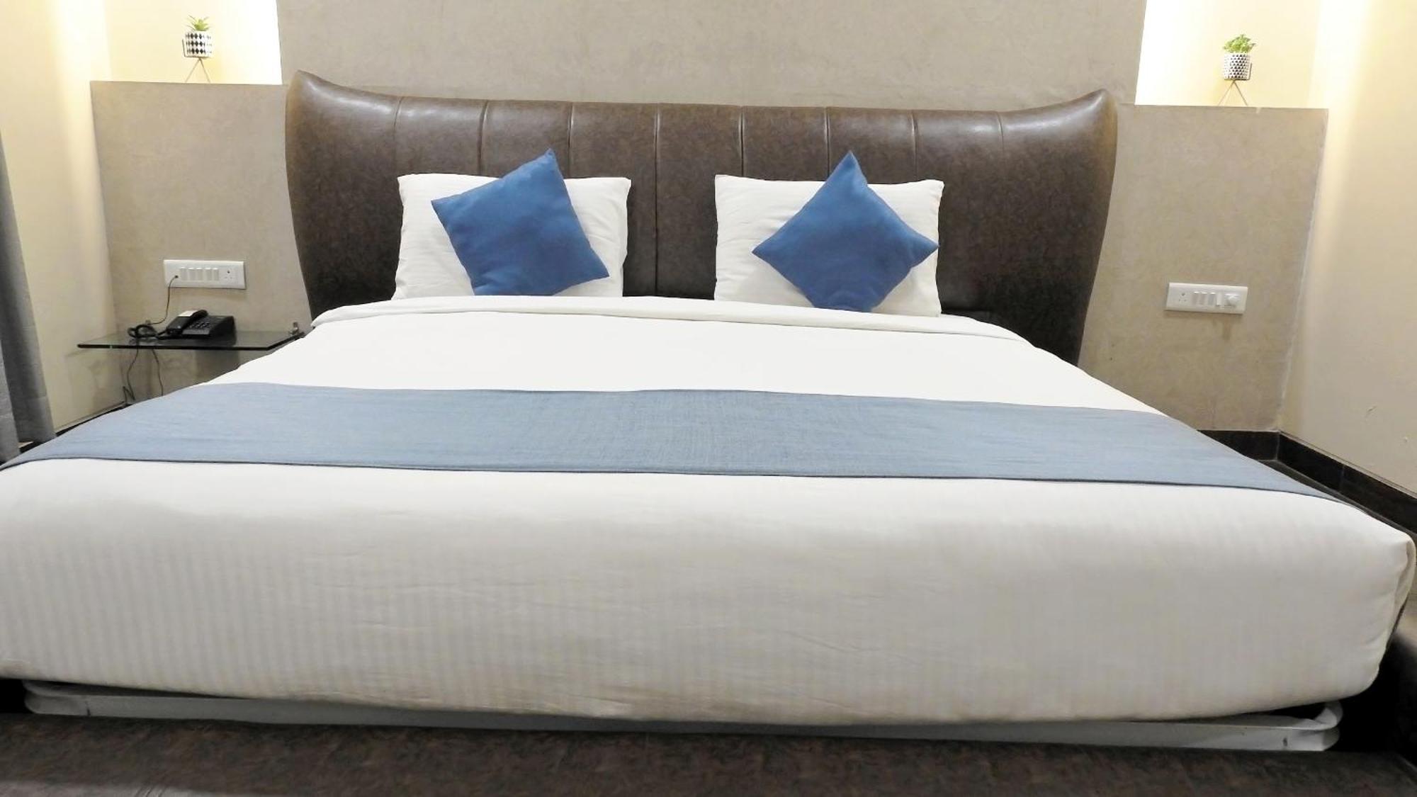 Hotel Sai Miracle Shirdi Exteriör bild