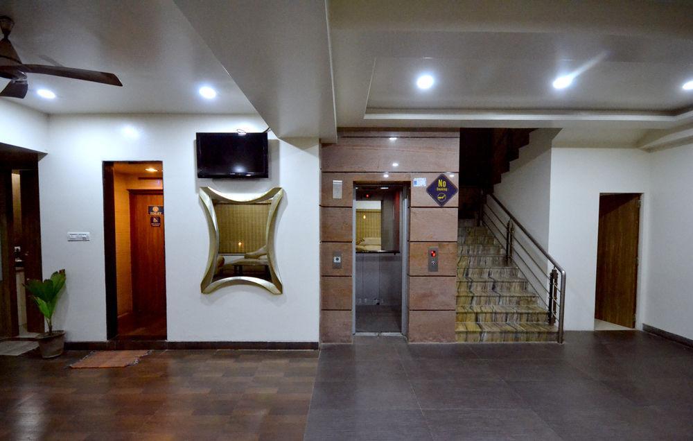 Hotel Sai Miracle Shirdi Exteriör bild