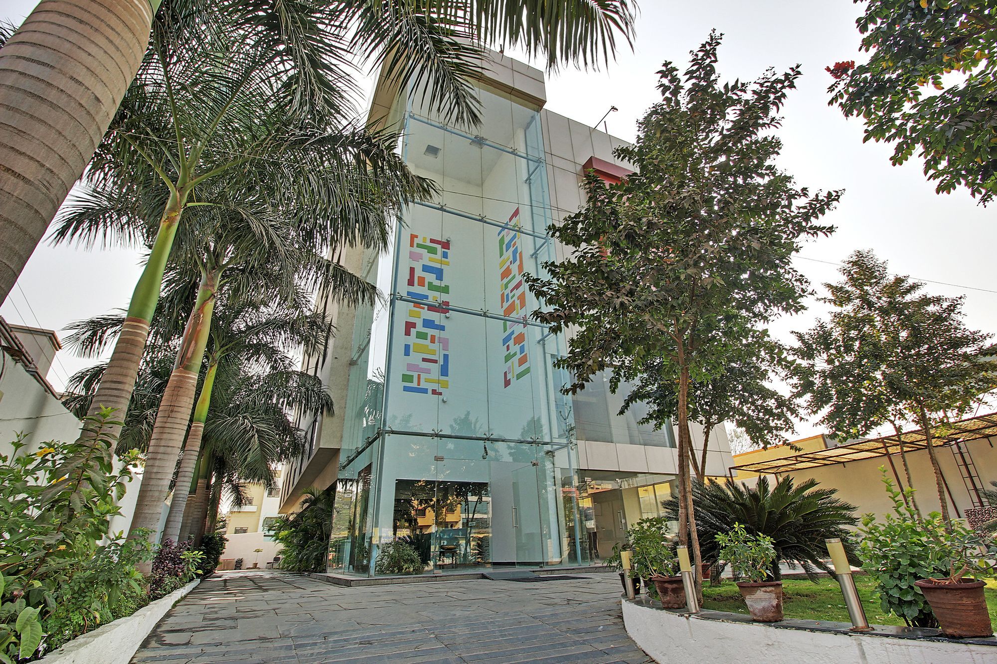 Hotel Sai Miracle Shirdi Exteriör bild
